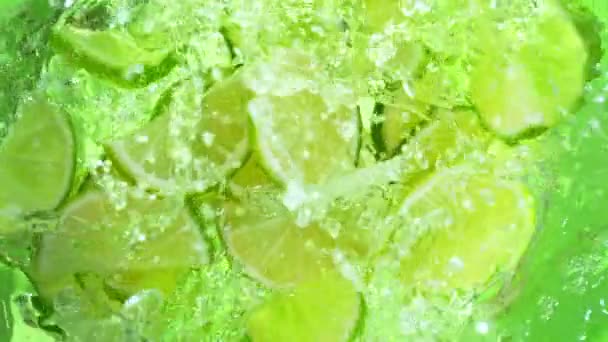 Super Slow Motion Shot Fresh Lime Slices Falling Lemonade Whirl — Stock Video