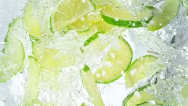 Super Slow Motion Shot Fresh Lime Slices Falling Water Whirl — Videoclip de stoc