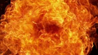 Ateş Alevi Patlaması 'nın Süper Yavaş Çekimi. Kamera' ya doğru 180 metrede. Yüksek Hız Sinema Kamerası, 4K.