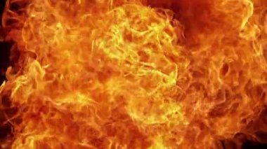 Ateş Alevi Patlaması 'nın Süper Yavaş Çekimi. Kamera' ya doğru 180 metrede. Yüksek Hız Sinema Kamerası, 4K.