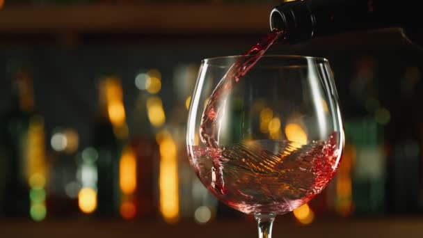 Süper Yavaş Çekim Bardan Önce Bardağa 300 Metrede Kırmızı Şarap — Stok video