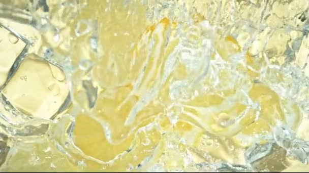 Super Slow Motion Shot Water Wave Splashing Lemon Slices Ice — Vídeos de Stock