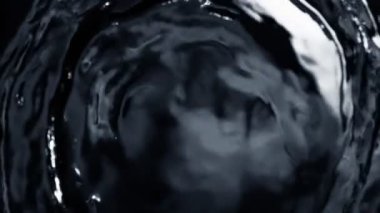 Dalgalanan Dalgaların Süper Yavaş Çekimi Koyu Mavi Su Yüzeyi 1000fps. Yüksek Hız Sinema Kamerası, 4K.