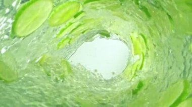 Süper Yavaş Hareketli Kireç Dilimleri ve Su Dönüşümlü Çekim 300 fite ayarlandı. Yüksek Hız Sinema Kamerası, 4K.