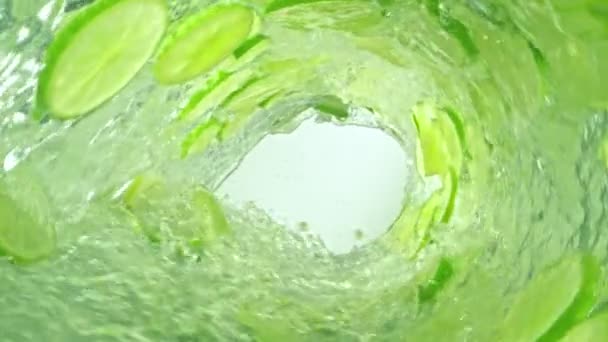 Super Slow Motion Shot Lime Slices Και Νερό Περιστρεφόμενο Κύμα — Αρχείο Βίντεο
