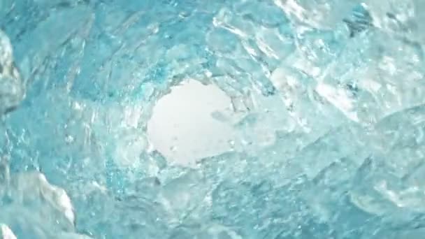 Super Slow Motion Shot Clear Water Ice Cubes Obracające Się — Wideo stockowe