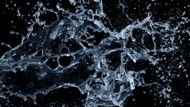 Super Slow Motion Shot Water Splash 2000Fps Isolado Fundo Preto — Vídeo de Stock