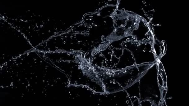 Super Slow Motion Shot Water Splashes 2000Fps Geïsoleerd Zwarte Achtergrond — Stockvideo