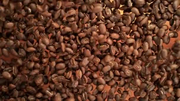 Super Slow Motion Shot Falling Premium Coffee Beans 1000Fps Filmado — Vídeos de Stock