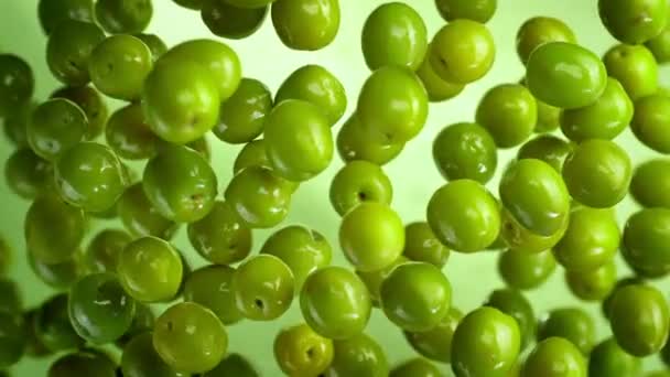 Super Slow Motion Shot Green Olives Flying Camera 1000Fps Inglés — Vídeos de Stock