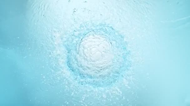 Супер Повільний Знімок Круглої Води Світло Блакитному Тлі Швидкістю 1000 — стокове відео