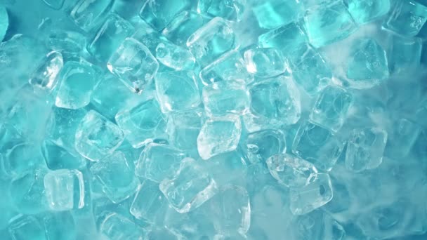 Super Slow Motion Shot Freezing Ice Cubes Fondo Con Efecto — Vídeo de stock