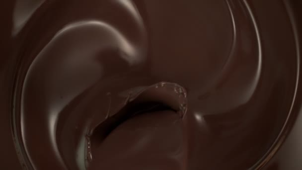 Super Slow Motion Shot Louring Splashing Tavená Čokoláda Při 1000Fps — Stock video