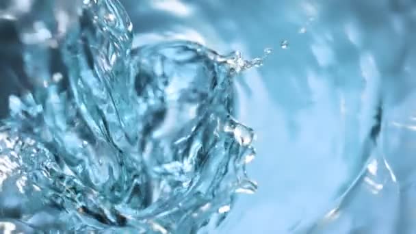 1000 Fps Hızla Süper Yavaş Çekim Suyu Dökme Sıçratma Çekimi — Stok video