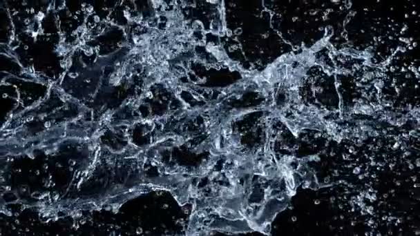 Super Zeitlupe Aufnahme Großer Wasserspritzer Mit 2000Fps Isoliert Auf Schwarzem — Stockvideo
