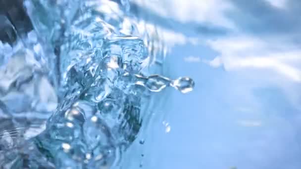 1000 Fps Hızla Süper Yavaş Çekim Suyu Dökme Sıçratma Çekimi — Stok video