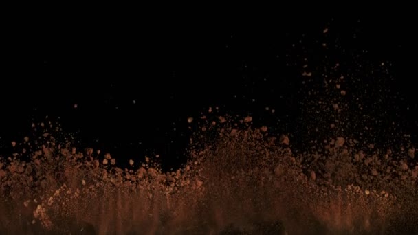 1000Fpsでブラックバックグラウンドに分離された土壌爆発のスーパースローモーションショット 高速シネマカメラで撮影 — ストック動画