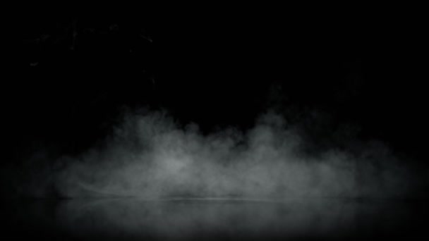 Super Slow Motion Shot Atmospheric Smoke Powoli Unoszący Się Czarnym — Wideo stockowe
