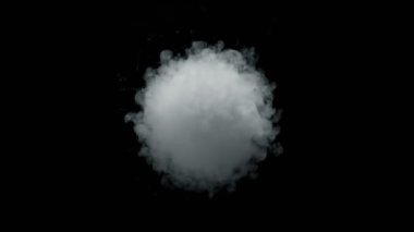 Süper Yavaş Çekim Yuvarlak Duman Patlaması Siyah Kamera 'ya doğru 1000fps' de izole edildi. Yüksek Hız Sinema Kamerası, 4K.