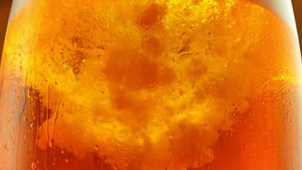 Супер Повільний Рух Детальний Знімок Свіжого Пива Швидкості 1000 Фунтів — стокове відео