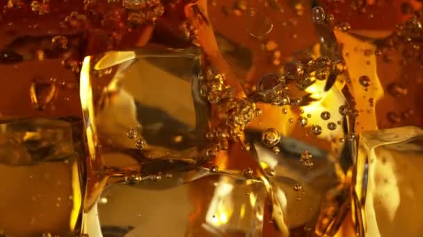Super Pomalý Pohyb Detail Shot Bubbling Lemonade Perfect Clear Ice — Stock video