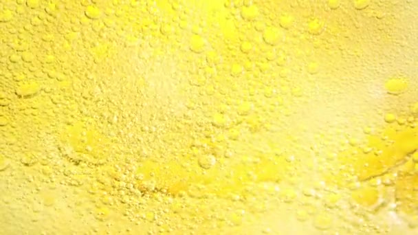 Super Slow Motion Shot Bubbling Yellow Lemonade Abstract Achtergrond Bij — Stockvideo