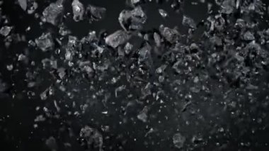 Kömür Parçalarının Süper Yavaş Çekimi 1000 fps hızla yükseliyor. Yüksek Hız Sinema Kamerası, 4K.