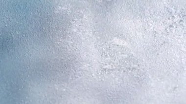 Süper Yavaş Çekim Kabarcıklı Açık Mavi Arkaplan 1000fps. Yüksek Hız Sinema Kamerası, 4K.