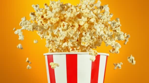 Super Slow Motion Shot Fluffy Flavoured Popcorn Exploding Bucket 1000Fps — Stock Video