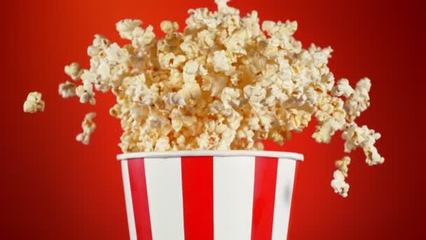 Super Slow Motion Shot Fluffy Popcorn Exploding Bucket 1000Fps Filmed — Stock Video
