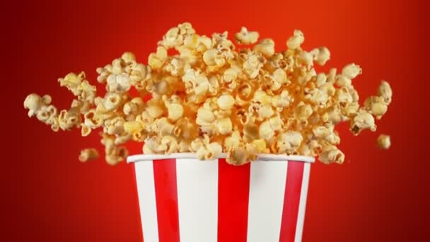 Super Slow Motion Shot Fluffy Flavoured Popcorn Exploding Bucket 1000Fps — Vídeos de Stock
