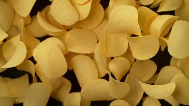 Super Slow Motion Shot Patatas Fritas Premium Volando Hacia Cámara — Vídeos de Stock
