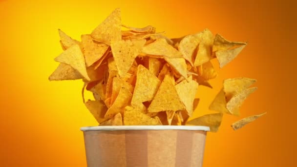 Super Slow Motion Shot Nachos Chips Flying Bucket Golden Background — Vídeo de stock