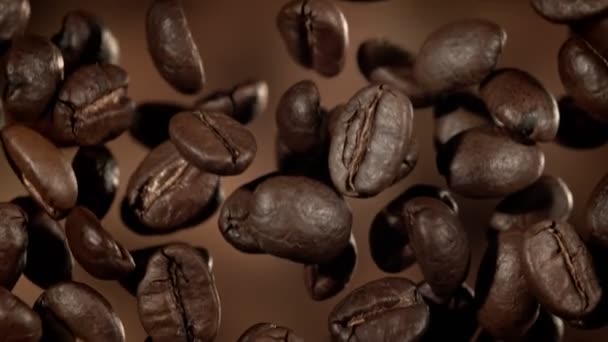 Super Slow Motion Makro Skott Flygande Premium Kaffebönor Brown Abstrakt — Stockvideo