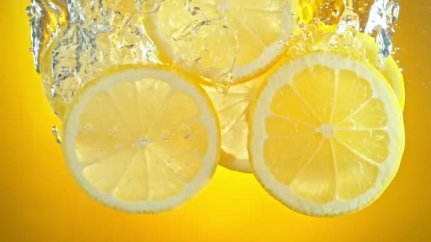 Super Slow Motion Shot Fresh Lemon Slices Falling Flowing Water — Stock Video