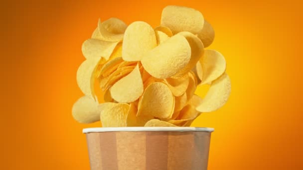 Super Slow Motion Shot Potato Chips Flying Bucket Golden Background — Vídeo de Stock