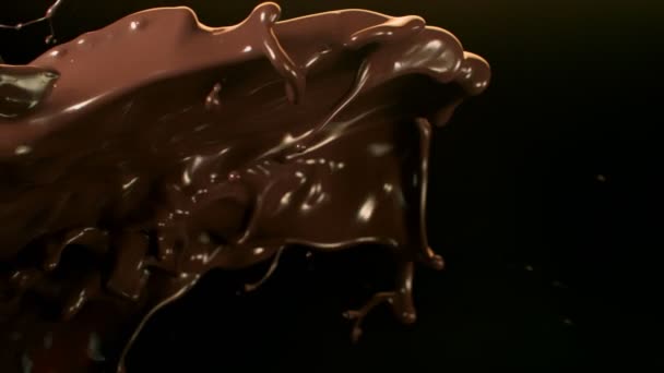 Super Slow Motion Shot Van Flying Chocolate Splash Geïsoleerd Zwarte — Stockvideo