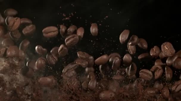 Super Slow Motion Colpo Flying Premium Chicchi Caffè Caffè Macinato — Video Stock