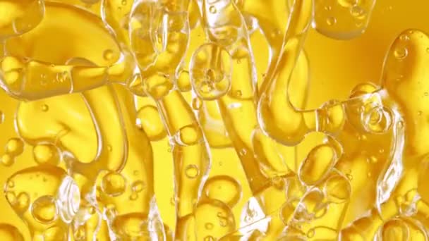 Super Slow Motion Shot Golden Oil Flowing Water 1000Fps Inglés — Vídeos de Stock