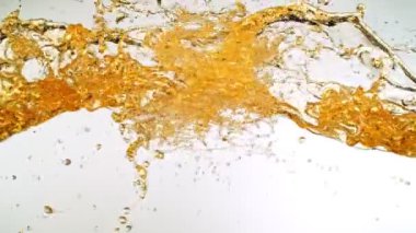 Yağ Sıçratmanın Süper Yavaş Çekimi Beyaz Arkaplanda 1000fps 'te izole edilmiş bir şekilde Uçuyor. Yüksek Hız Sinema Kamerası, 4k.