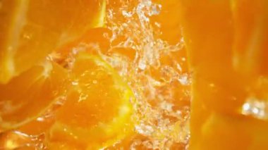 Süper Yavaş Portakal Dilimleri Çekimi. Ardından da 1000 fps hızla suya sıçrayan Kamera. Yüksek Hız Sinema Kamerası, 4K.