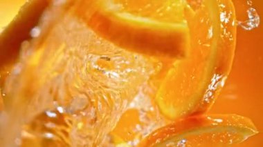 Süper Yavaş Portakal Dilimleri Çekimi. Ardından da 1000 fps hızla suya sıçrayan Kamera. Yüksek Hız Sinema Kamerası, 4K.