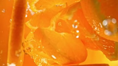 Süper Yavaş Portakal Dilimleri Çekimi. Ardından da 1000 fps hızla suya sıçrayan Kamera. Yüksek Hız Sinema Kamerası, 4K.