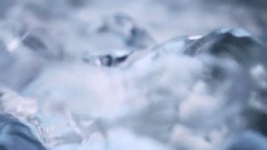 Süper Yavaş Hareket Detaylı Dalgalanan Temiz Su Yüzeyi 'nin 1000fps' te Çekimi. Yüksek Hız Sinema Kamerası, 4K.