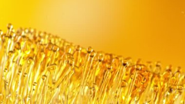 Altın Arkaplanda Su Sıçratan Yağın Süper Yavaş Çekimi 1000fps.