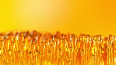 Altın Arkaplanda Su Sıçratan Yağın Süper Yavaş Çekimi 1000fps.