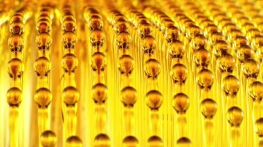 Altın Arkaplanda Su Sıçratan Yağın Süper Yavaş Çekimi 1000fps.