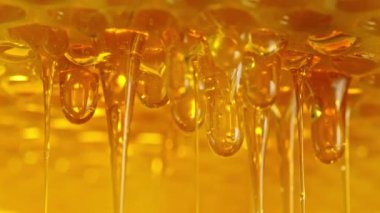Bal peteğinden damlayan Süper Yavaş Bal Çekimi 300 metre yükseklikte. Yüksek Hız Sinema Kamerası, 4K.