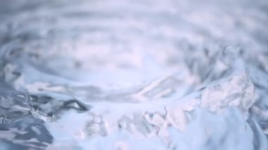 Süper Yavaş Hareket Detaylı Dalgalanan Temiz Su Yüzeyi 'nin 1000fps' te Çekimi. Yüksek Hız Sinema Kamerası, 4K.