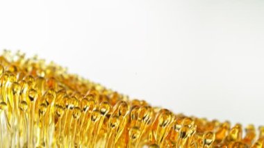 Su Sıçratma Yağının Süper Yavaş Çekimi Beyaz Arkaplan 'da izole edildi. Yüksek Hız Sinema Kamerası, 4K.